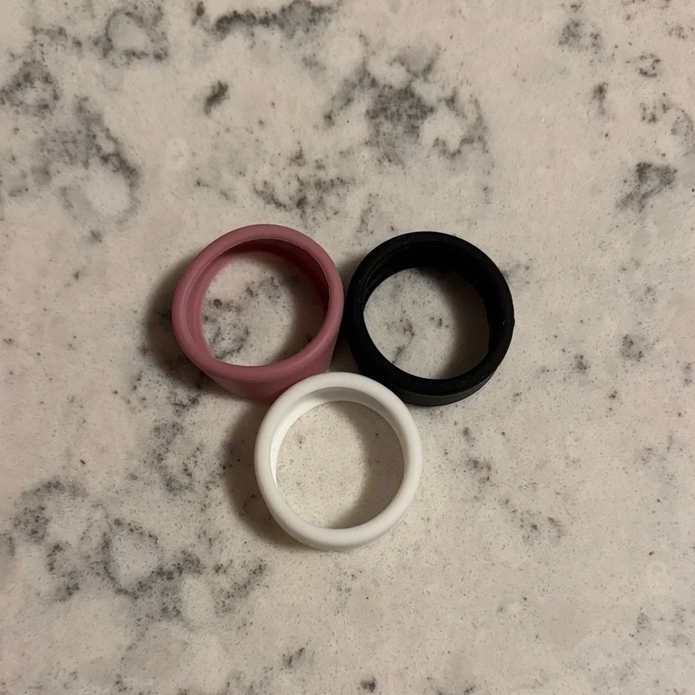 QALO White and Black Ring Case